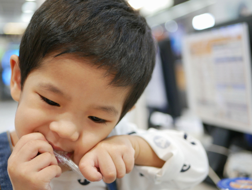 Kid Using Teeth As Tools - Trade Winds Dental